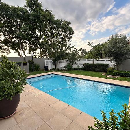 Stylish Executive Apartment With Power Backup Johannesburg Exterior foto