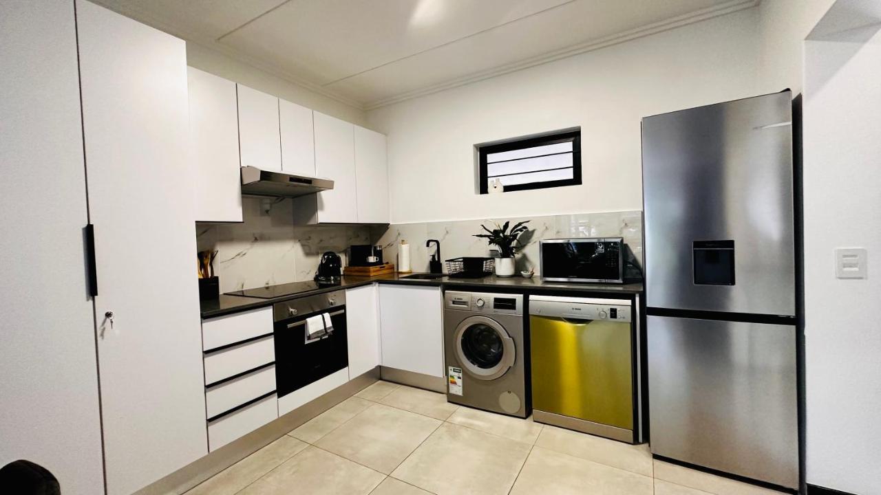Stylish Executive Apartment With Power Backup Johannesburg Exterior foto